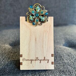 Austrian Crystal Rhinestone Fashion Brooch Pin, Blue, Aqua, Gold (FLORAL)